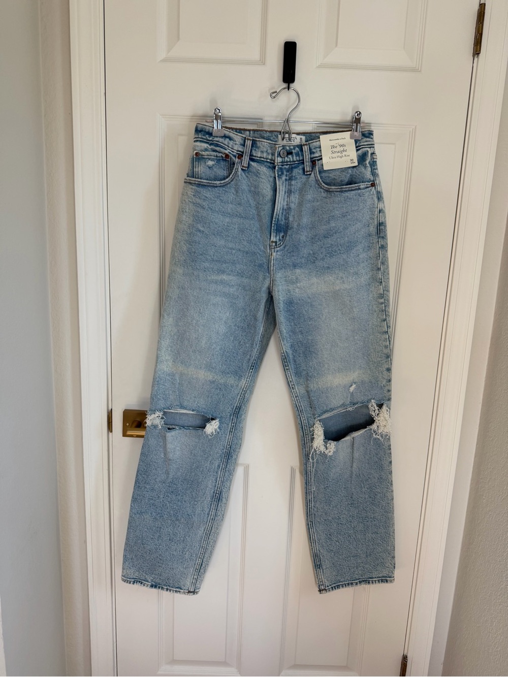 NWT A&F 90's Straight Ultra High Rise Jeans, 30